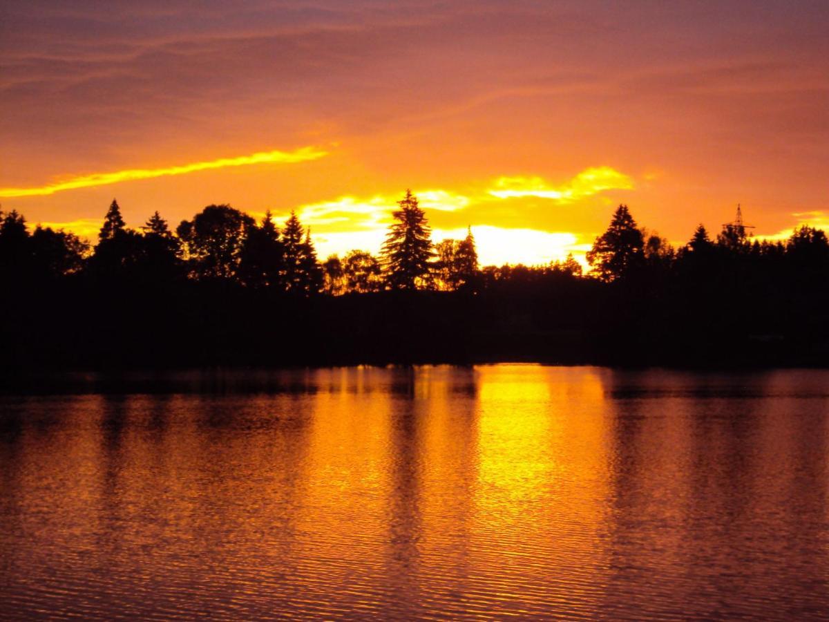 Direkt Am See Mit Bergblick Seeg Luaran gambar