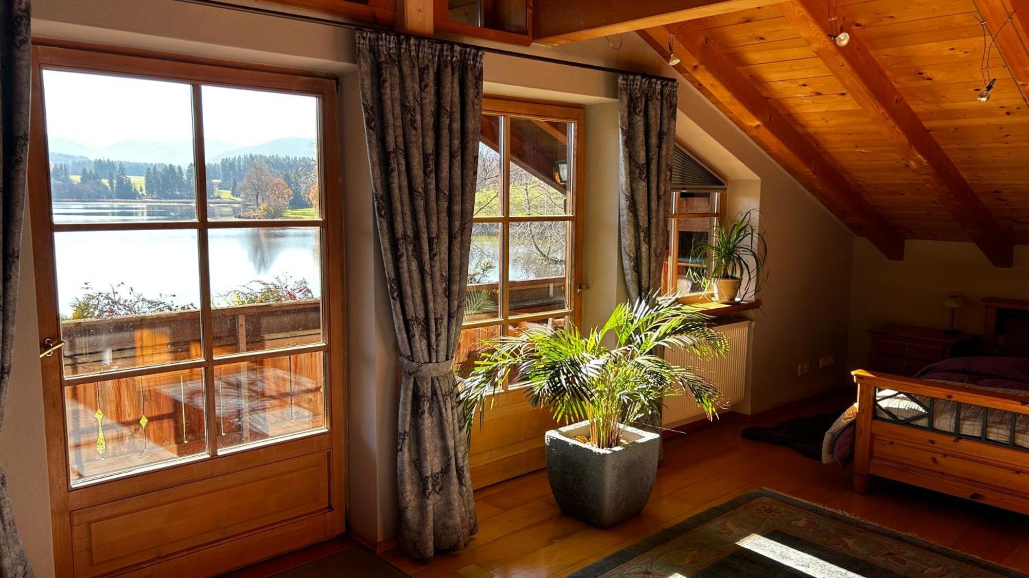 Direkt Am See Mit Bergblick Seeg Luaran gambar